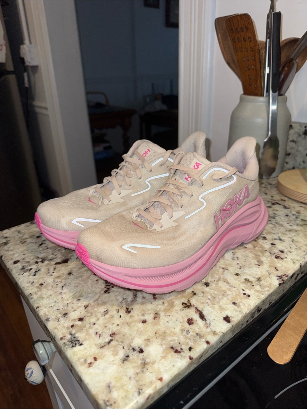 Hoka women’s Clifton 10 Wild rose pink size 10